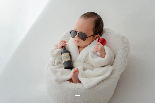 代怀包生男孩机构宝宝晚上睡觉哼唧